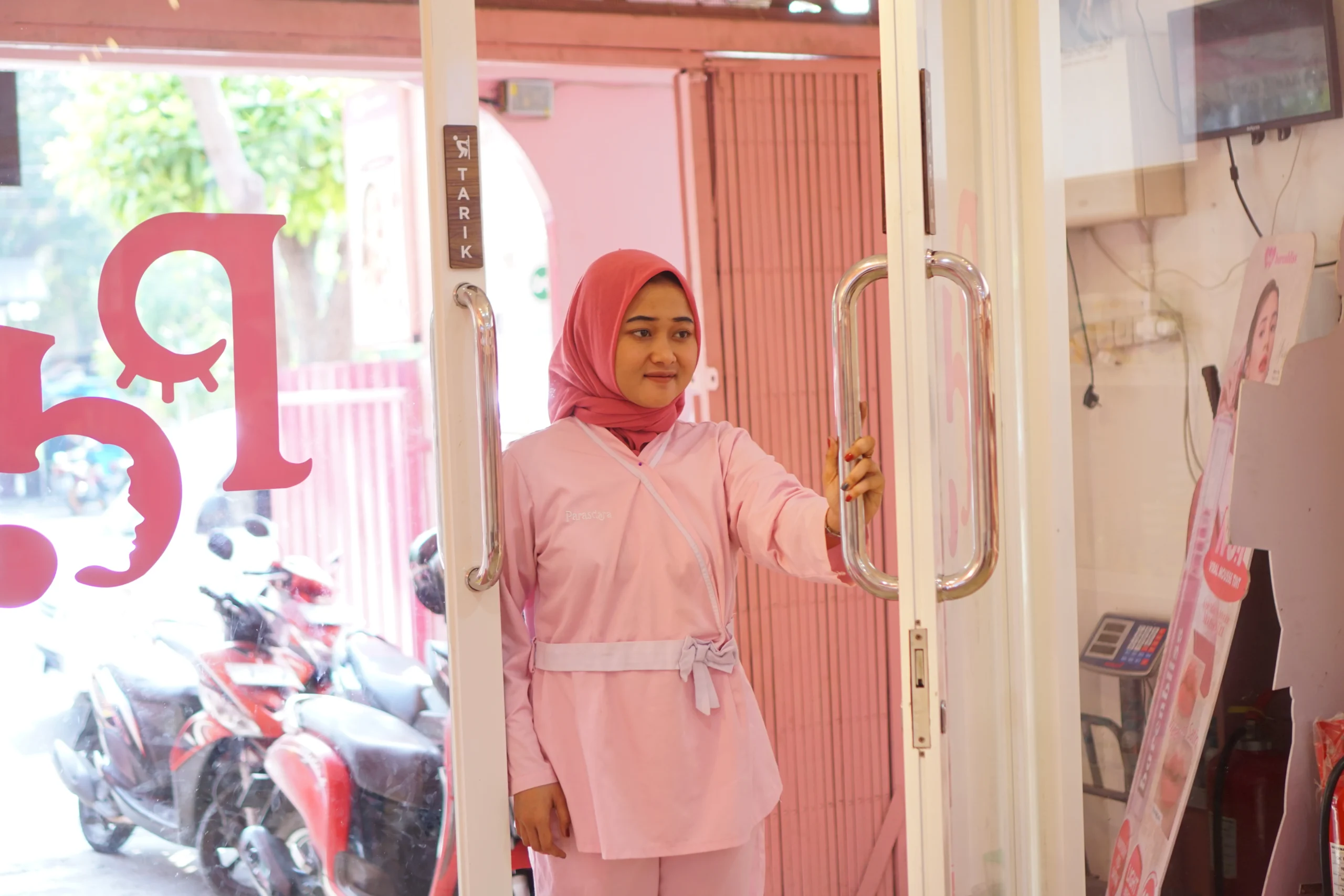 Parasdara: Desain Toko yang Minimalis, Modern, dan Memikat Setiap Perempuan!